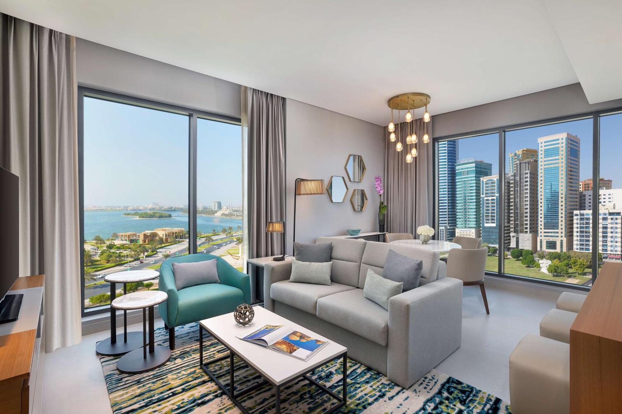 Doubletree By Hilton Sharjah Waterfront Hotel And Residences Kültér fotó